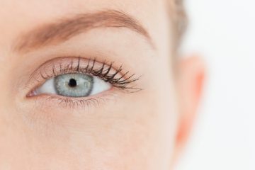 démaquillage des yeux